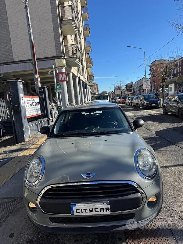 Usata Mini ONE 75 CV (55 kW) 2017 Grigio Utilitaria