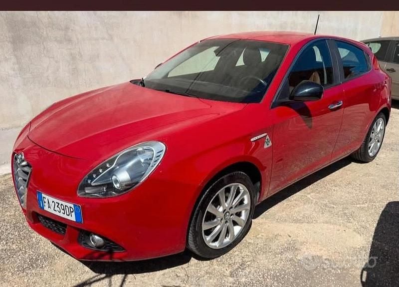 Usata Alfa Romeo Giulietta 150 CV (110 kW) 2015 Rosso Utilitaria