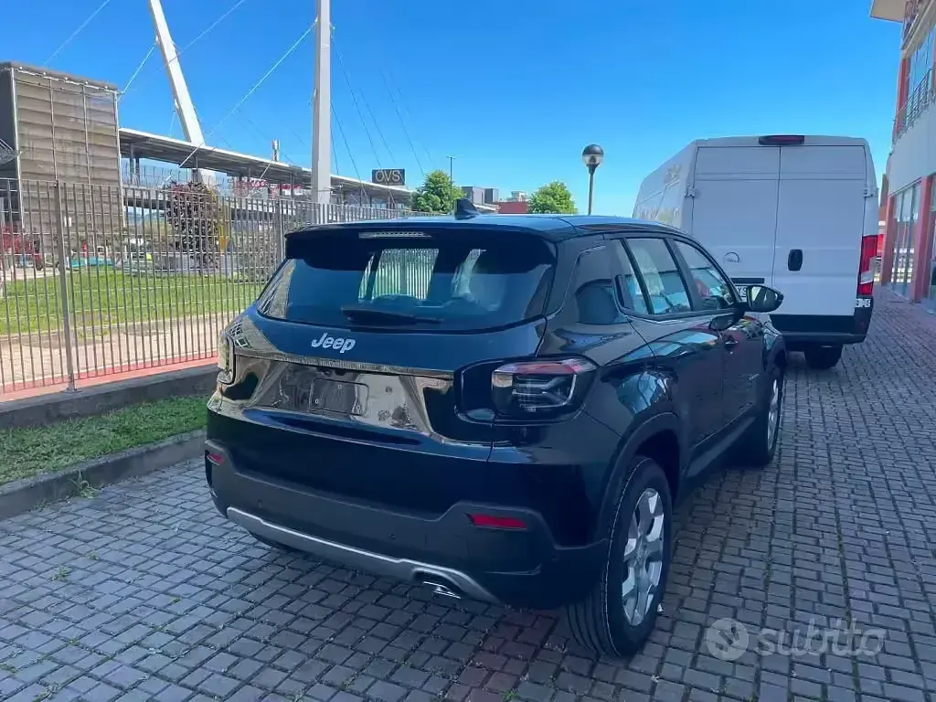 Nuova Jeep Avenger Longitude 101 CV (74 kW) 2026 Nero SUV