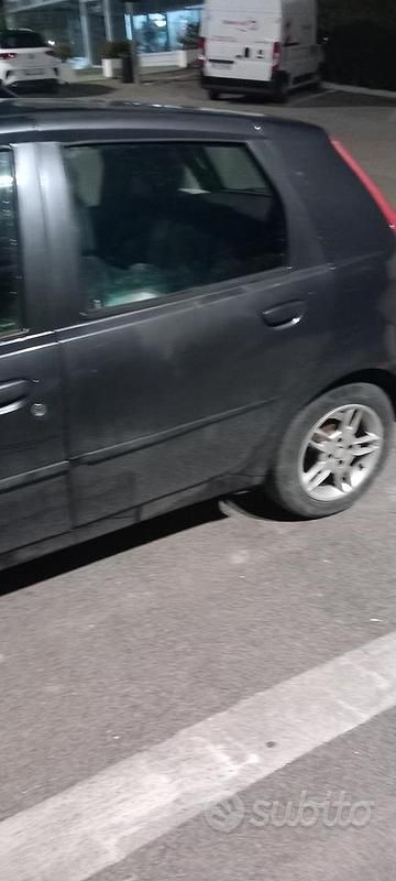 Usata Fiat Punto 69 CV (50 kW) 2004 Nero Utilitaria