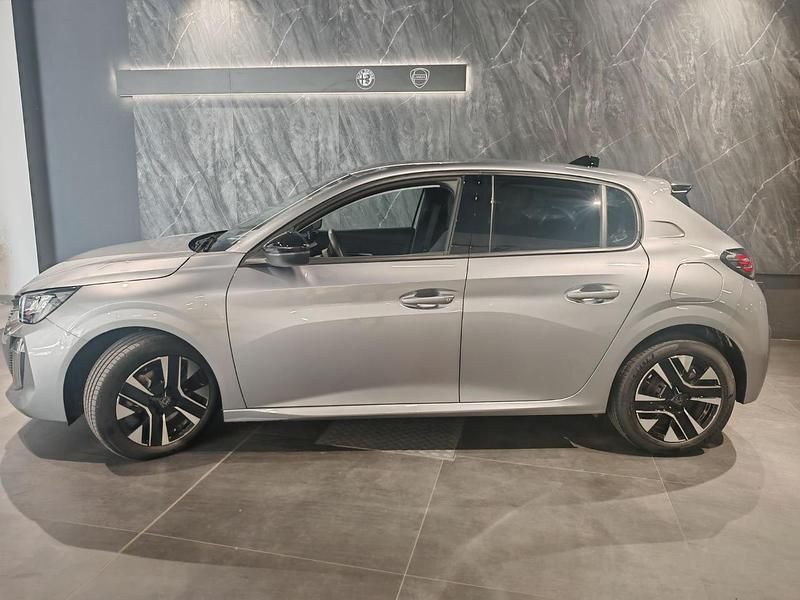 Usata Peugeot 208 Allure 102 CV (75 kW) 2025 Grigio Utilitaria