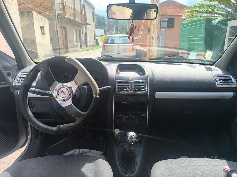Usata Renault Clio II 82 CV (60 kW) 2005 Grigio Berlina