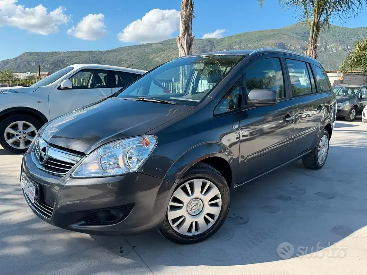 Usata Opel Zafira 94 CV (69 kW) 2010 Grigio Monovolume