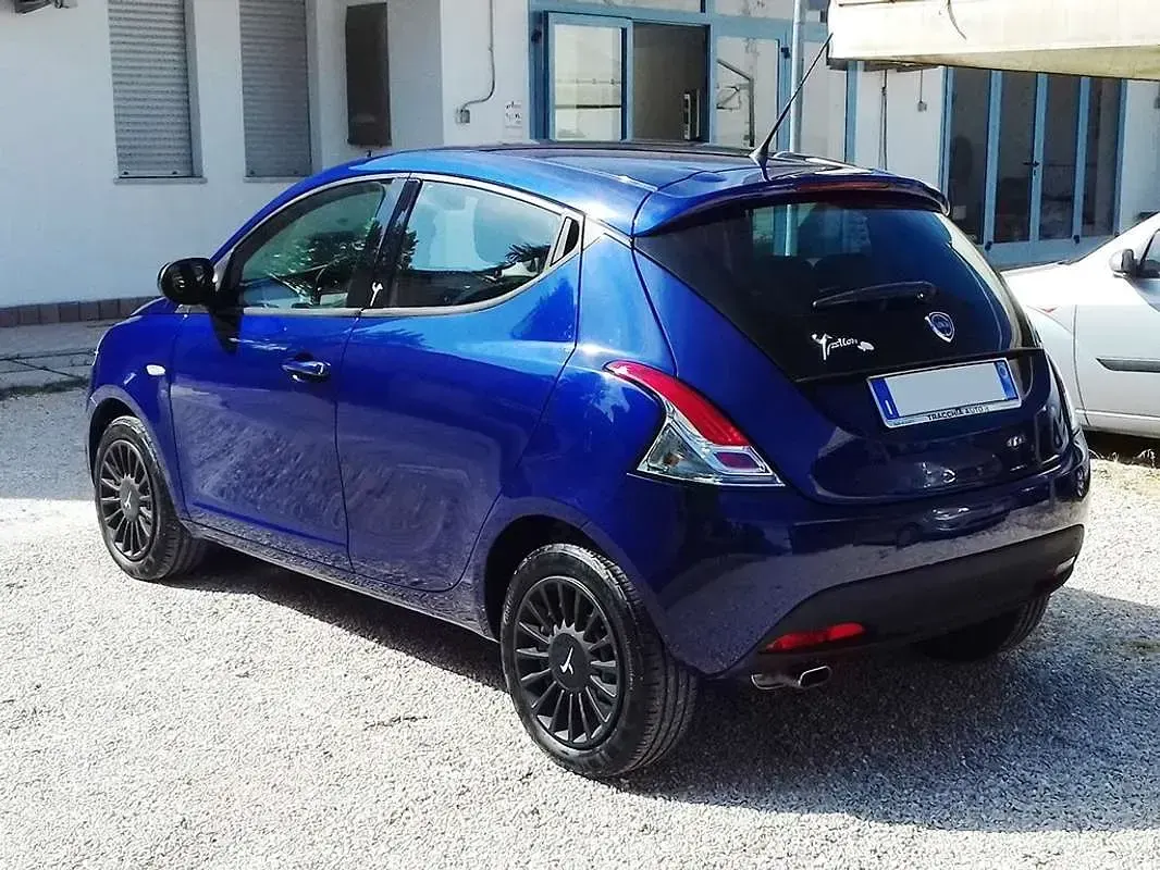 Gebraucht Lancia Ypsilon S 95 PS (69 kW) 2015 Blau Kleinwagen