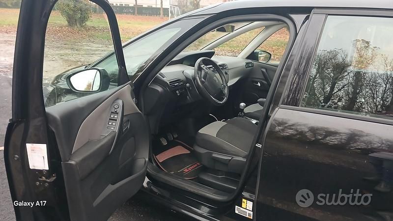 Käytetty Citroën C4 115 HP (84 kW) 2014 Musta Sedan