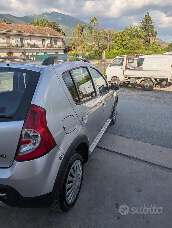Usata Dacia Sandero 75 CV (55 kW) 2011 Grigio Berlina