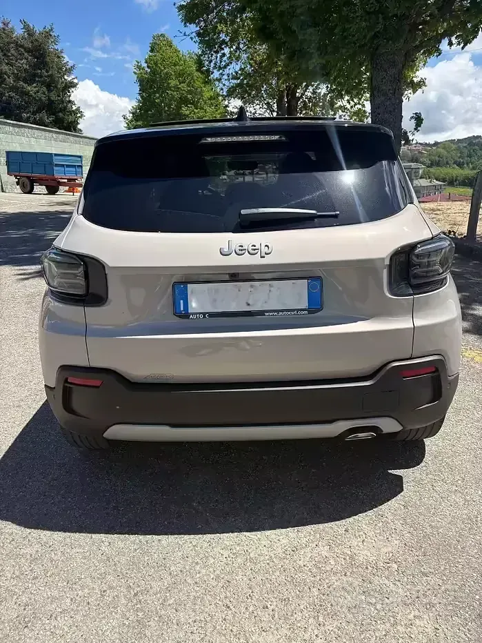 Usata Jeep Avenger Summit 101 CV (74 kW) 2024 Grigio SUV