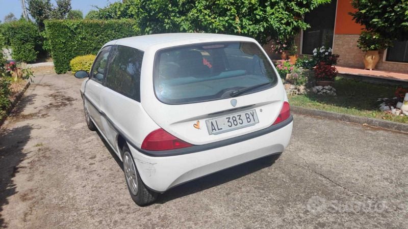 Usata Lancia Ypsilon 60 CV (44 kW) 1996 Bianco Utilitaria