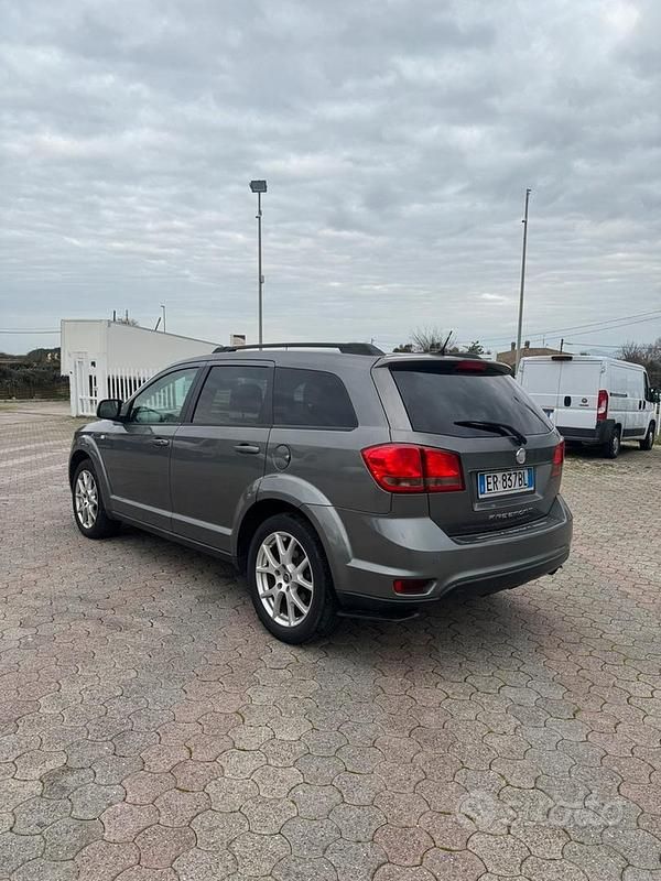 Usata Fiat Freemont 170 CV (125 kW) 2013 Grigio SUV