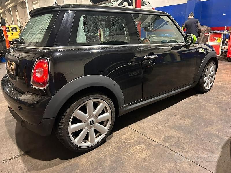 Usata Mini Cooper 75 CV (55 kW) 2010 Nero Utilitaria