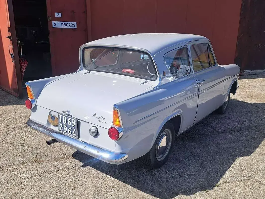 Usata Ford Anglia 39 CV (28 kW) 1965 Grigio Coupé