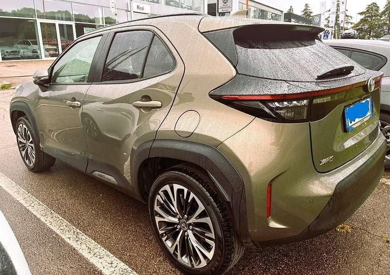 Usata Toyota Yaris Cross Lounge 92 CV (67 kW) 2023 Bronzo SUV