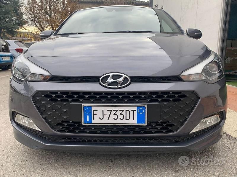 Usata Hyundai i20 Style 75 CV (55 kW) 2017 Grigio Berlina