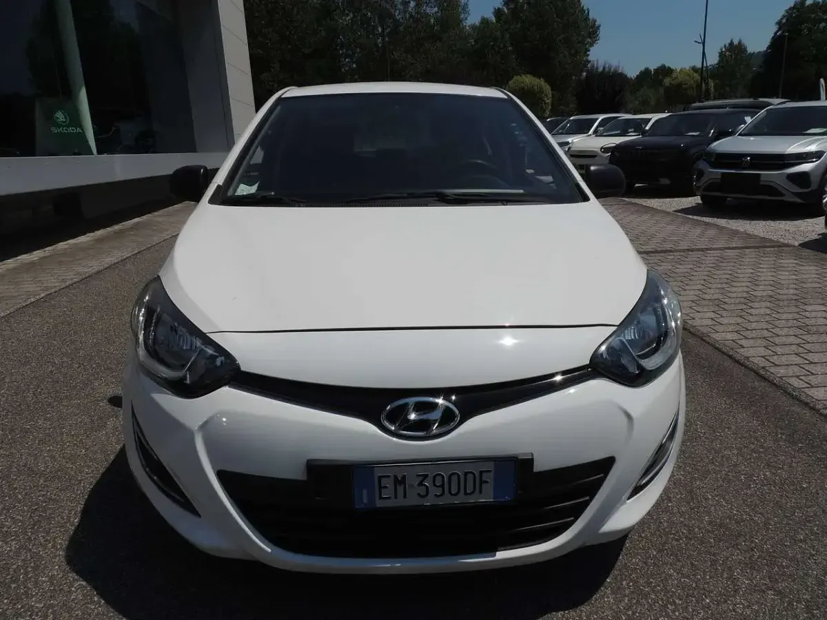 Usata Hyundai i20 Edition 84 CV (61 kW) 2012 Bianco Utilitaria