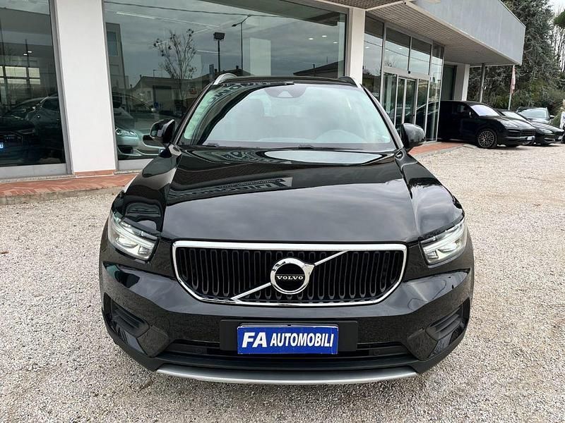 Usata Volvo XC40 Momentum 150 CV (110 kW) 2018 Nero SUV