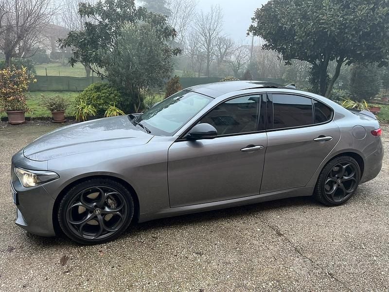 Usata Alfa Romeo Giulia Tech Edition 190 CV (139 kW) 2019 Grigio Berlina