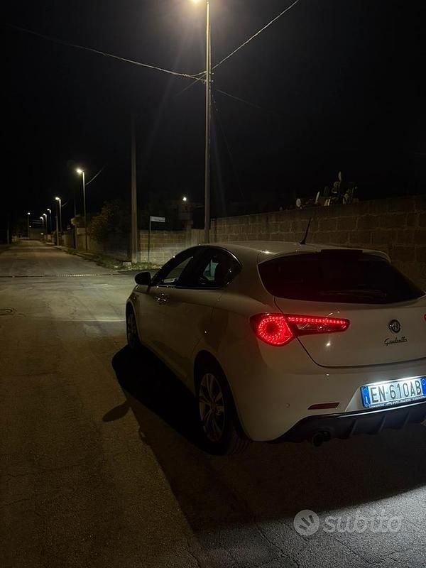 Usata Alfa Romeo Giulietta 105 CV (77 kW) 2012 Bianco Berlina