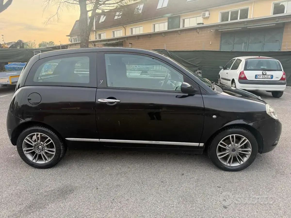 Usata Lancia Ypsilon 60 CV (44 kW) 2009 Nero Utilitaria