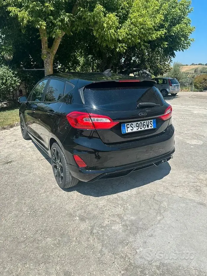 Usata Ford Fiesta 86 CV (63 kW) 2019 Nero Utilitaria