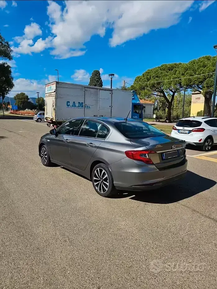 Usata Fiat Tipo 120 CV (88 kW) 2016 Grigio Berlina