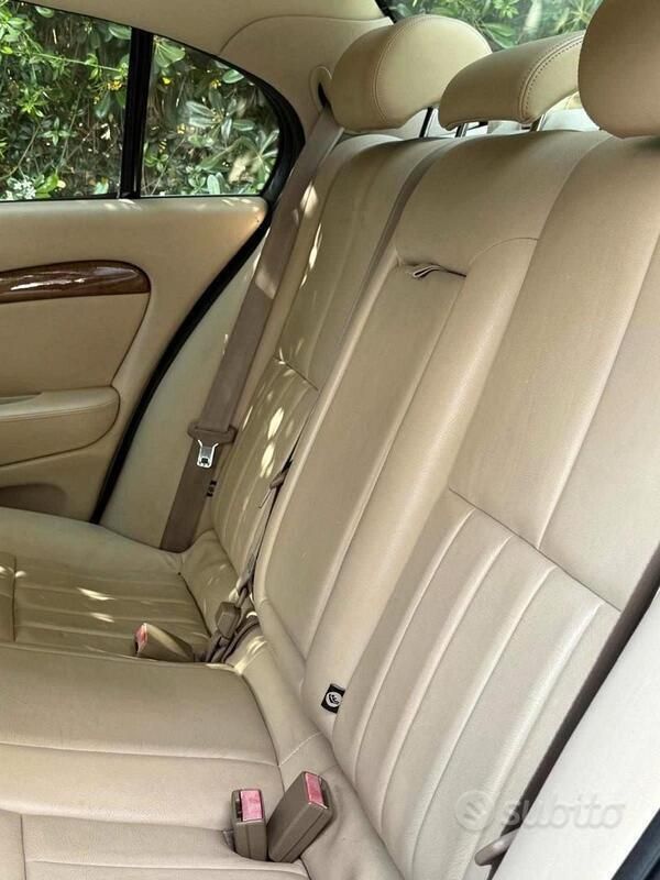 Usata Jaguar S-Type S 238 CV (175 kW) 2002 Grigio Berlina