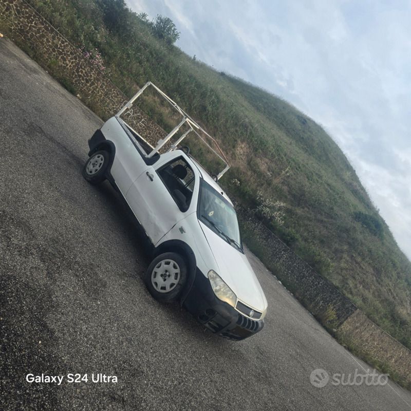 Usata Fiat Strada 90 CV (66 kW) 2009 Bianco Pick-up