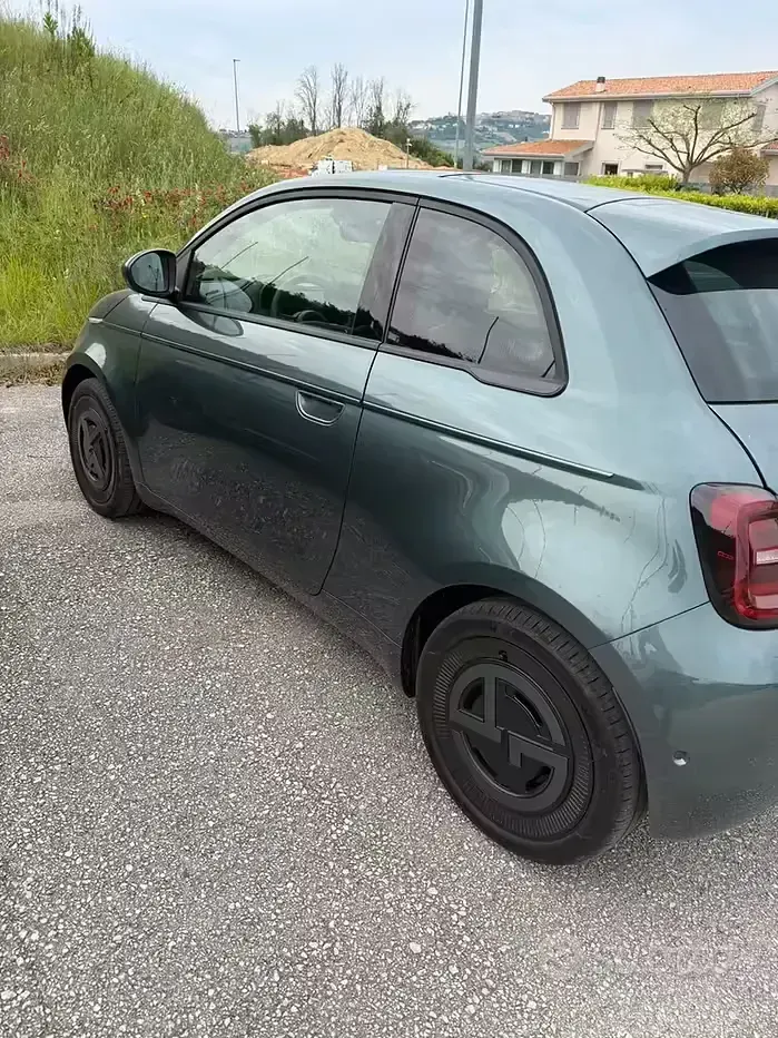 Usata Fiat 500e 42 kW (58 CV) 2024 Verde Berlina