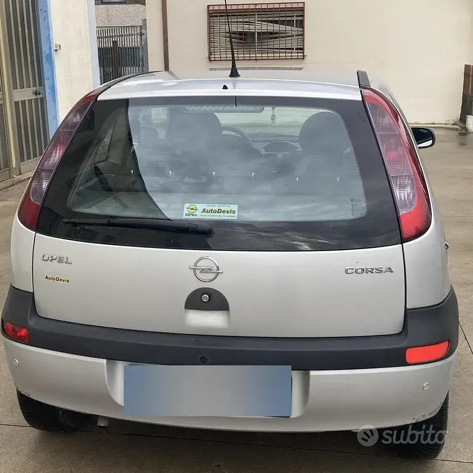 Usata Opel Corsa 58 CV (42 kW) 2002 Grigio Utilitaria