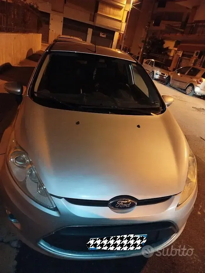 Usata Ford Fiesta Titanium 68 CV (50 kW) 2011 Grigio Berlina