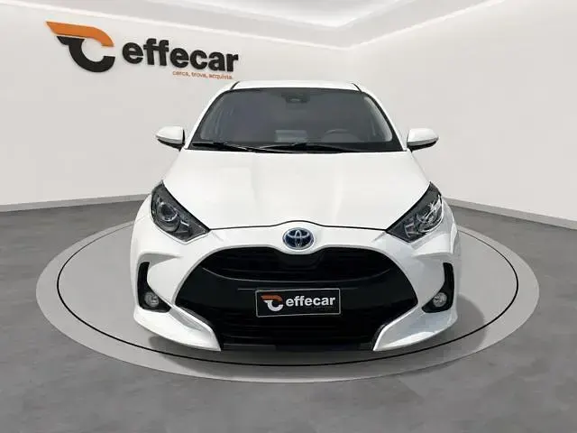 Usata Toyota Yaris Hybrid Business Edition 92 CV (67 kW) 2020 Bianco Berlina