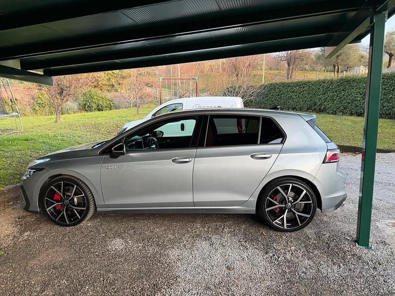 Usata VW Golf VIII GTI 265 CV (194 kW) 2024 Grigio Berlina