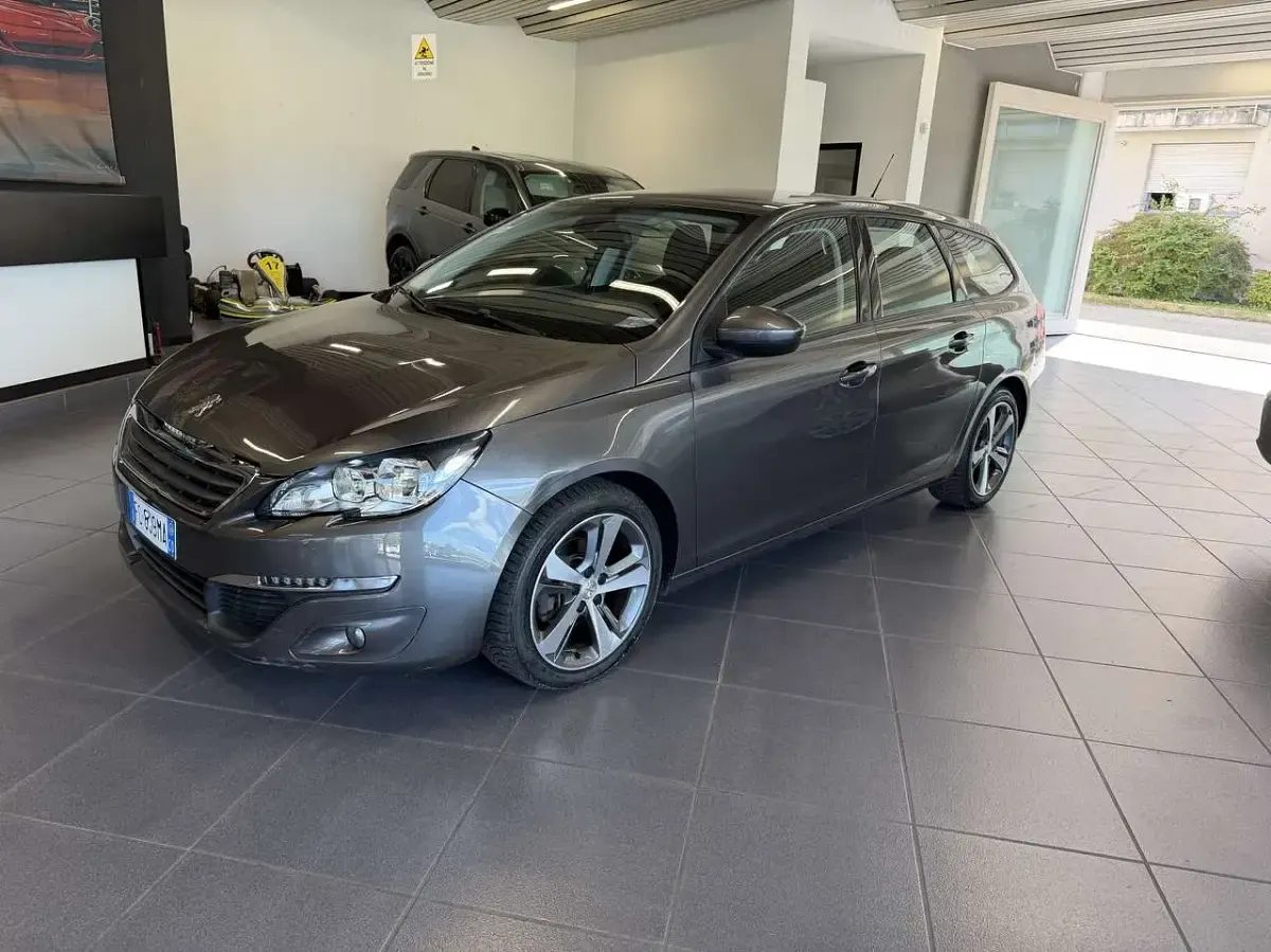 Usata Peugeot 308 SW Active 110 CV (80 kW) 2016 Other Station wagon