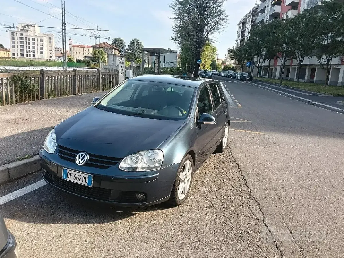 Usata VW Golf V 115 CV (84 kW) 2007 Blu Berlina