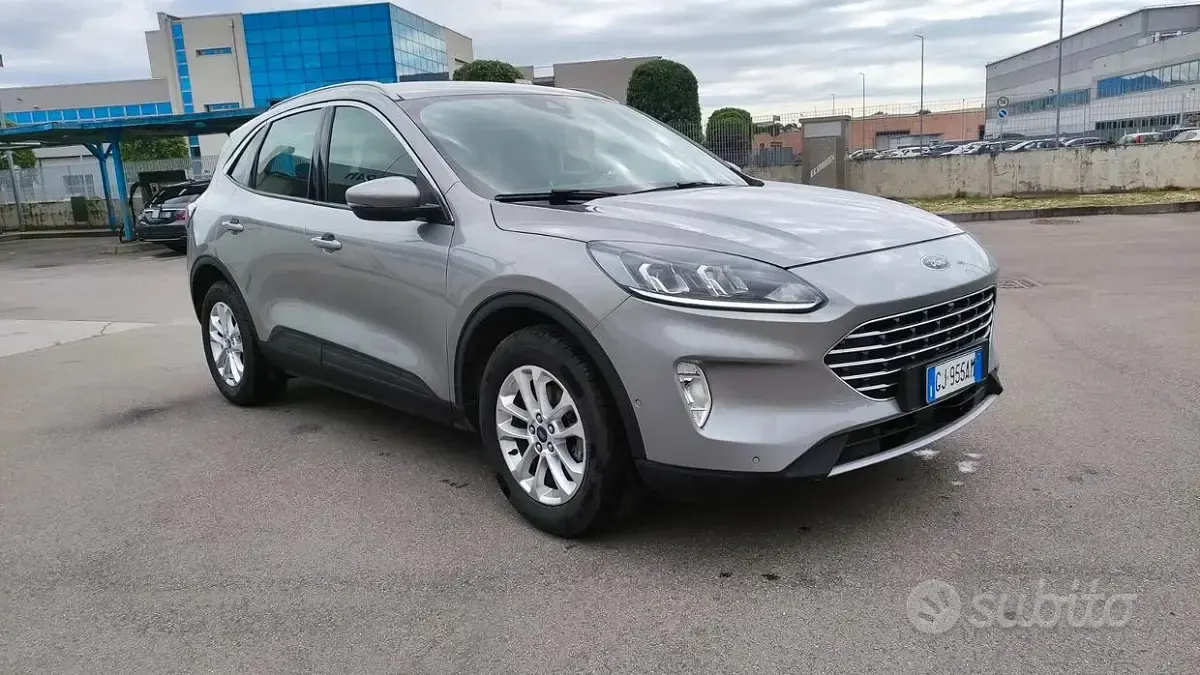 Usata Ford Kuga Titanium 120 CV (88 kW) 2022 Grigio SUV