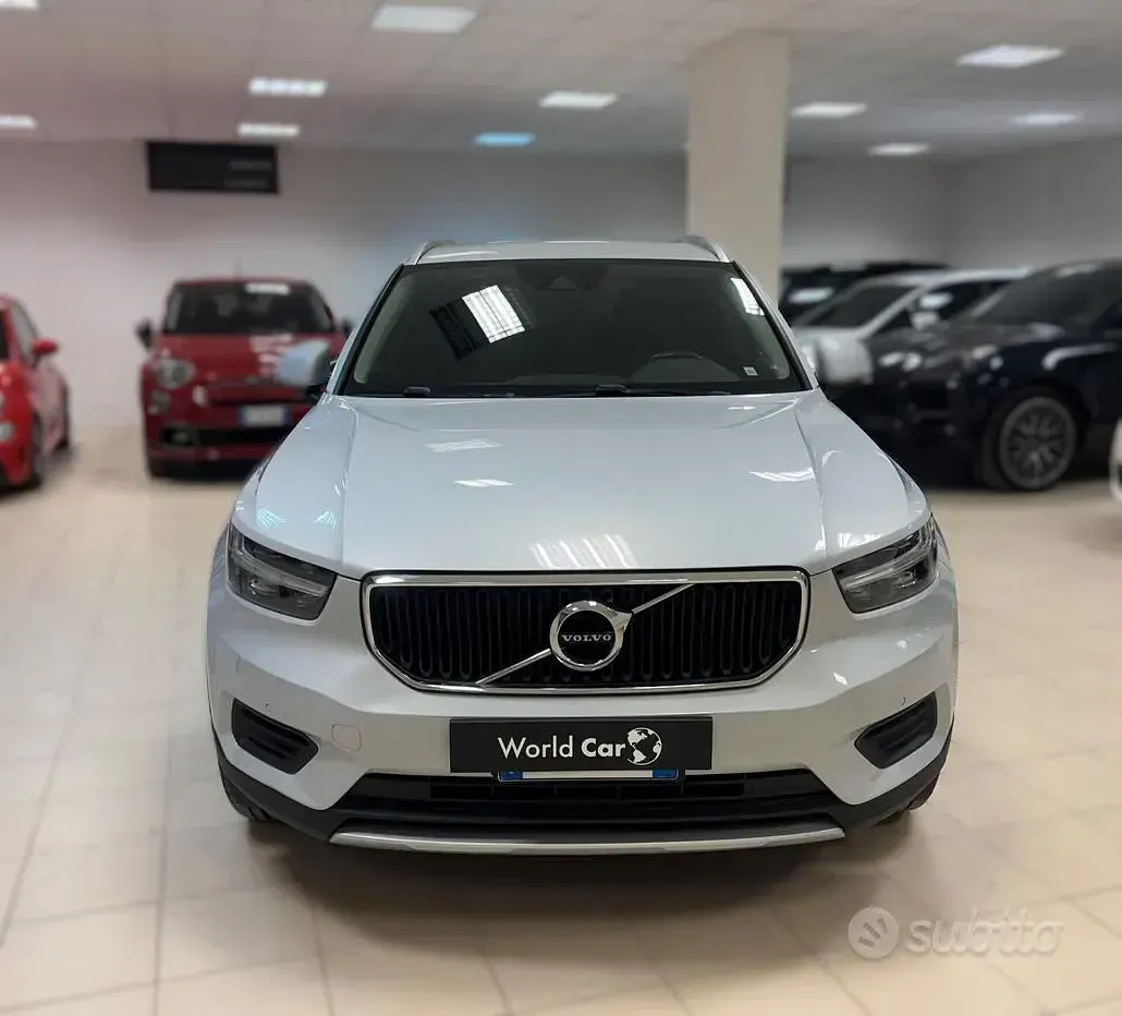 Usata Volvo XC40 Momentum 150 CV (110 kW) 2020 Grigio SUV