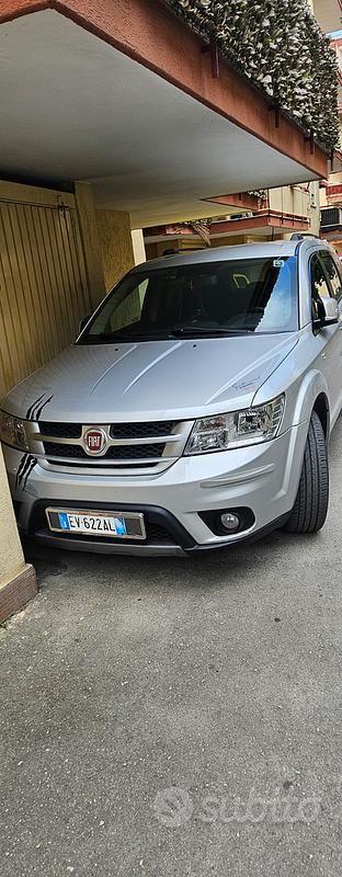 Grigio Usata 2014 Fiat Freemont SUV | 8000 € (Cara) - Immagine 1/4
