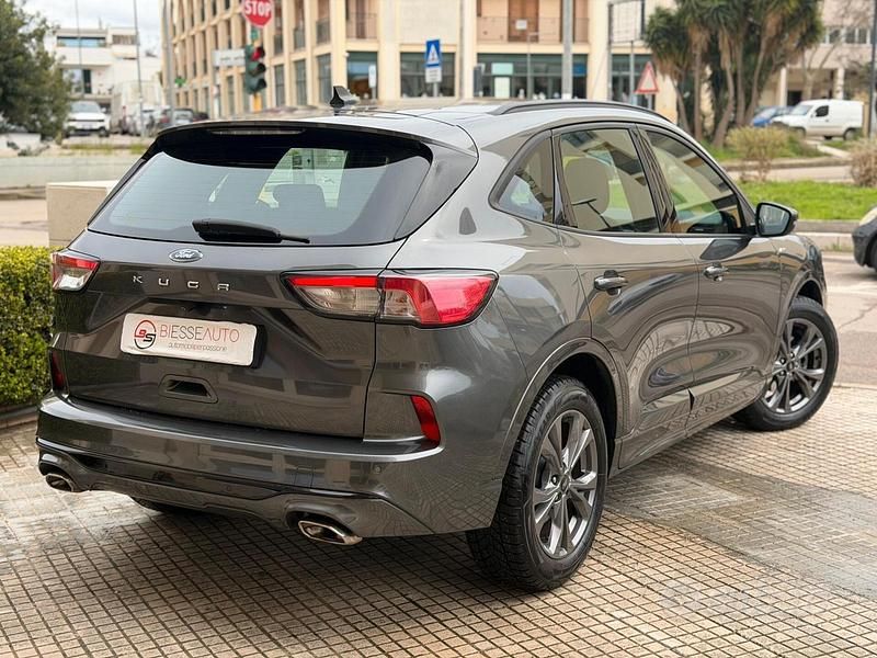 Usata Ford Kuga ST-Line 120 CV (88 kW) 2022 Grigio SUV