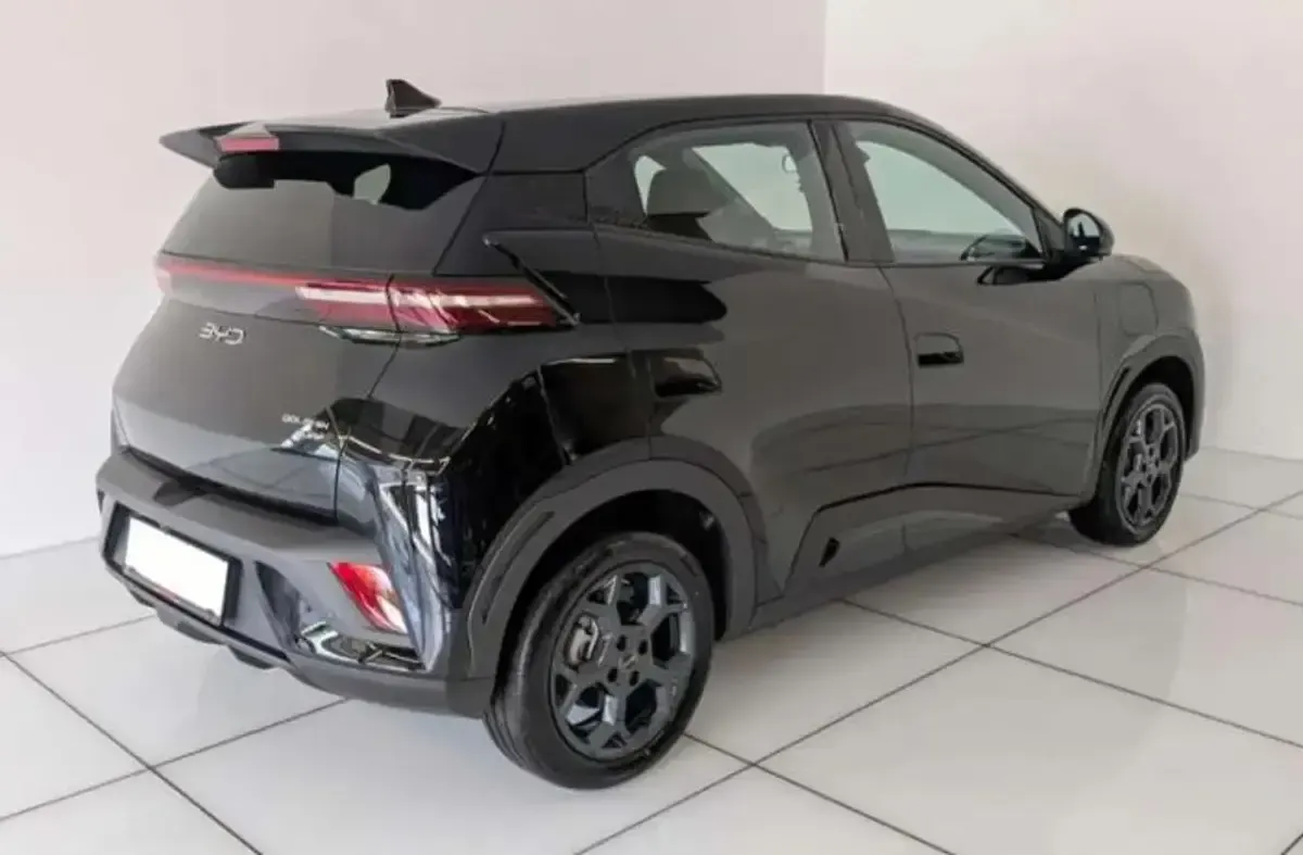 Nuova BYD Dolphin Surf Active 65 kW (89 CV) 2026 Polar night black Utilitaria