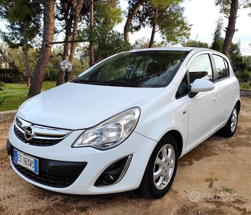 Usata Opel Corsa 86 CV (63 kW) 2013 Bianco Berlina