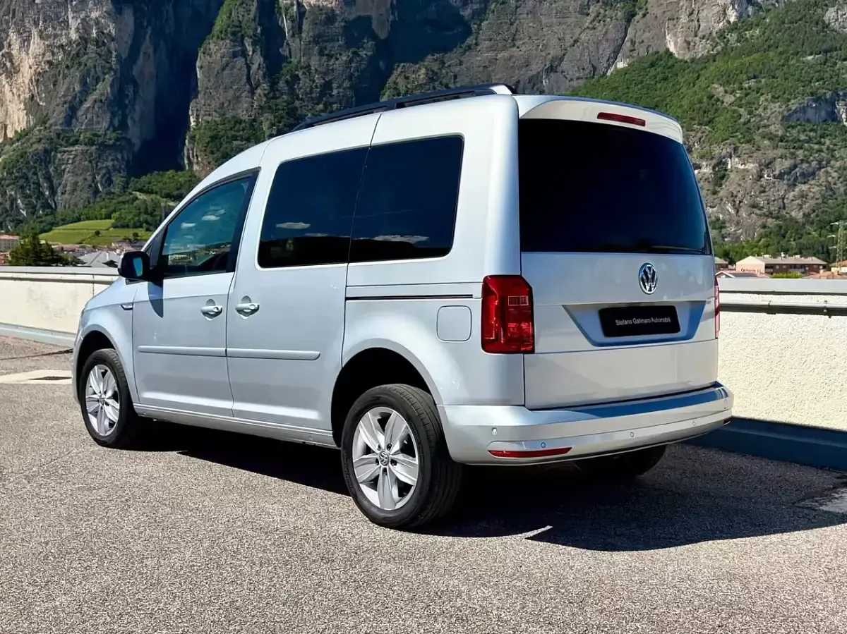 Usata VW Caddy Comfortline 122 CV (89 kW) 2020 Argento Monovolume