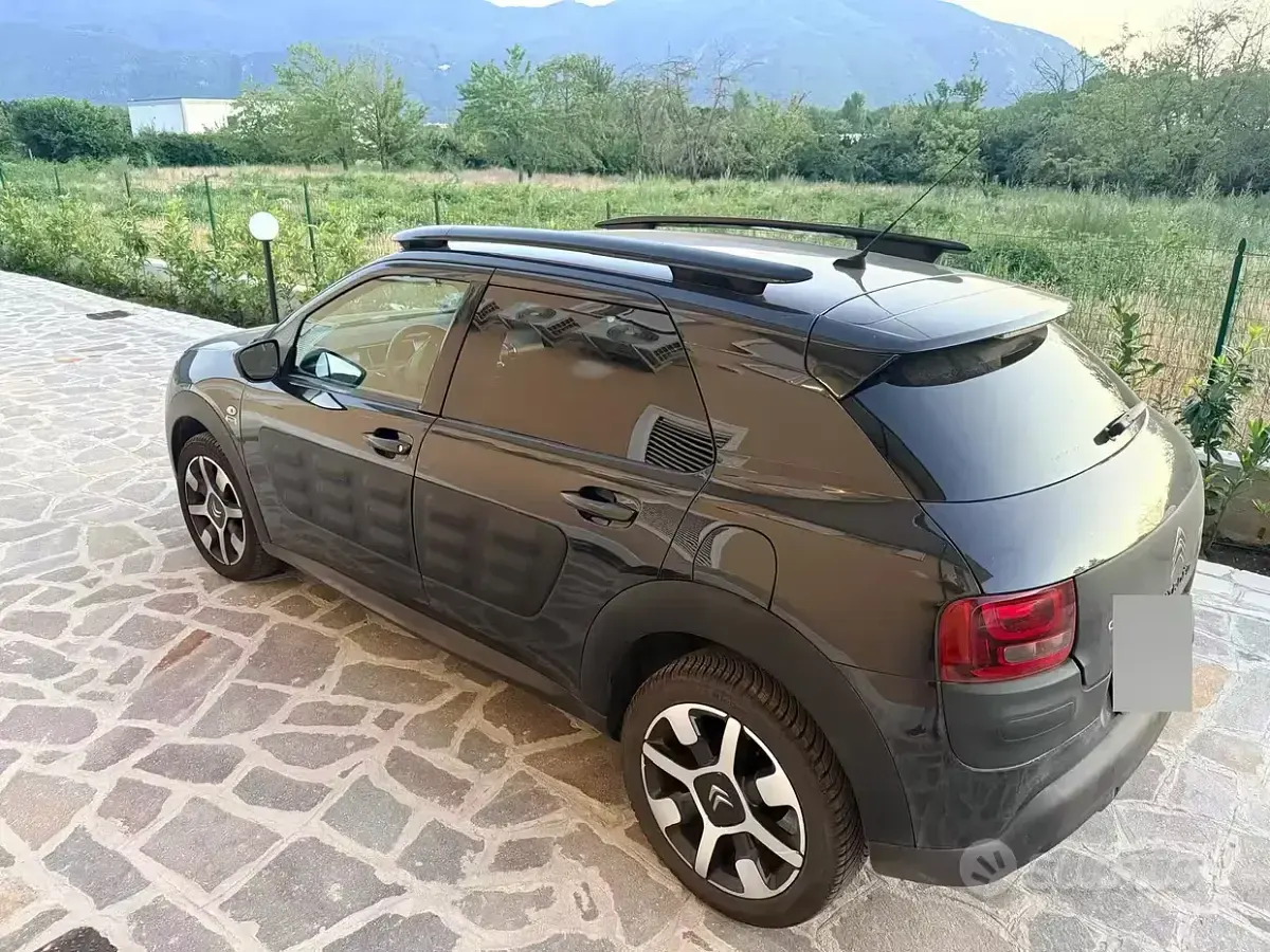 Usata Citroën C4 99 CV (72 kW) 2018 Nero SUV