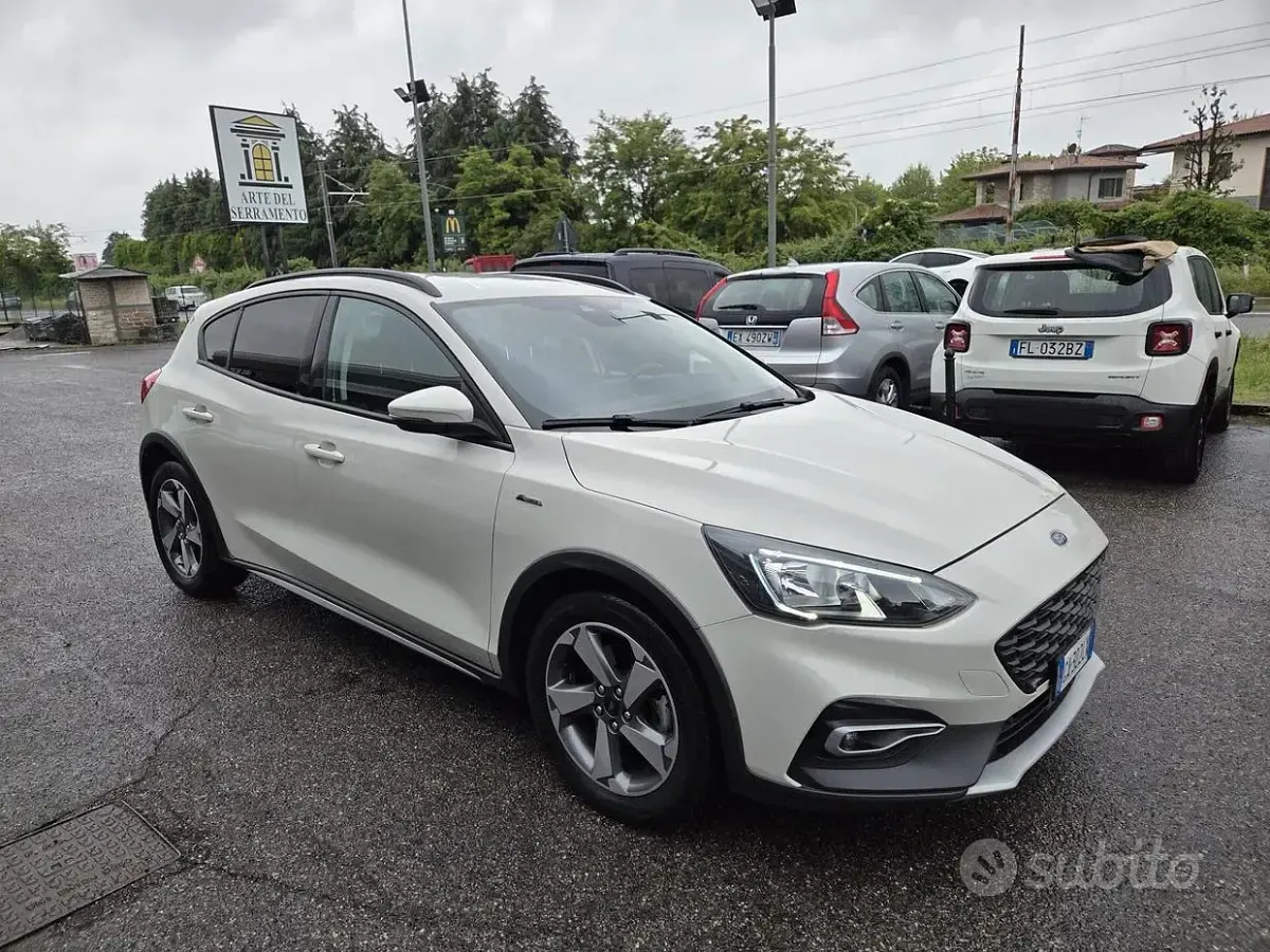 Usata Ford Focus Active 125 CV (91 kW) 2020 Bianco Berlina