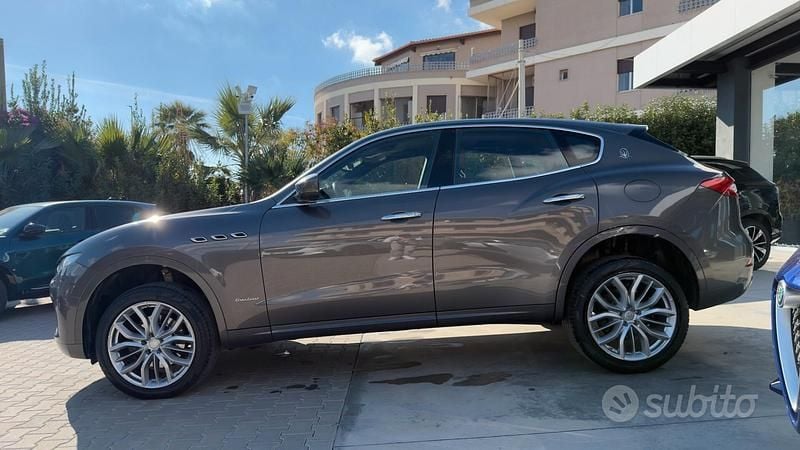 Usata Maserati Levante GranLusso 250 CV (183 kW) 2018 Grigio SUV