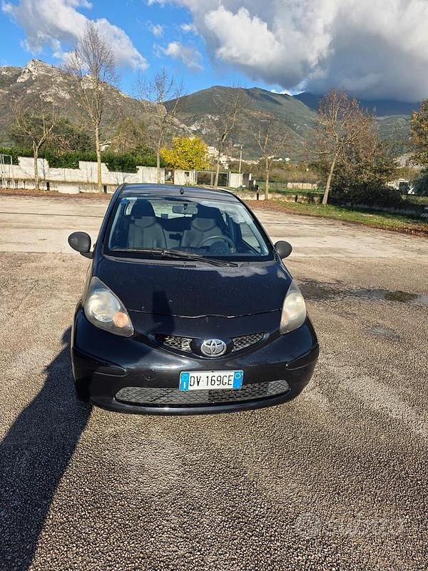 Usata Toyota Aygo 67 CV (49 kW) 2008 Grigio Utilitaria