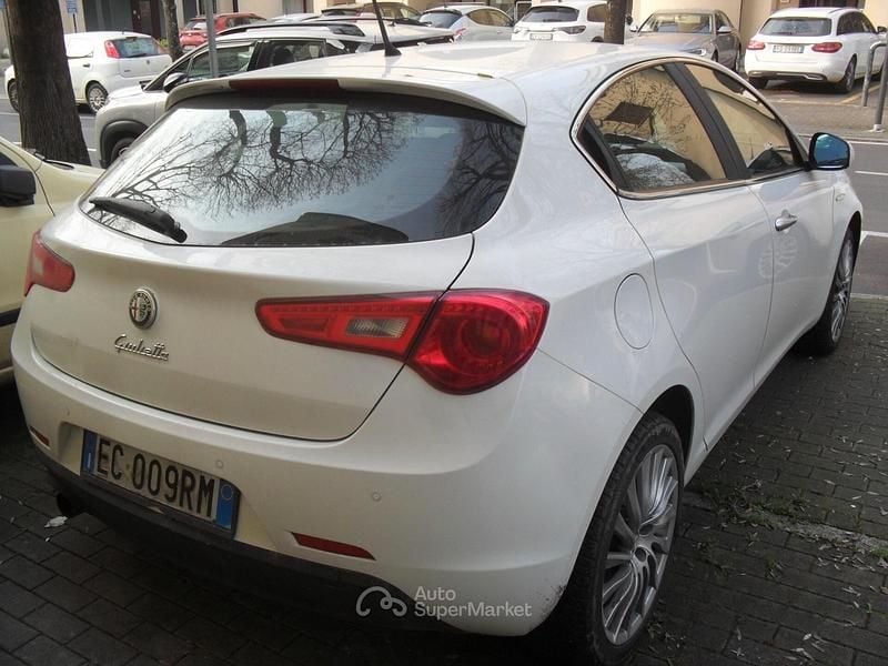 Usata Alfa Romeo Giulietta Distinctive 170 CV (125 kW) 2010 Bianco Utilitaria