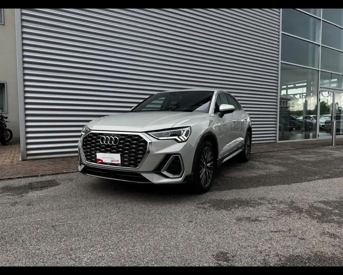 Usata Audi Q3 Sportback S-Line 150 CV (110 kW) 2023 Argento SUV