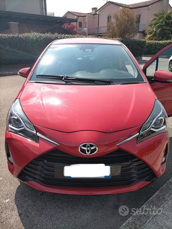 Usata Toyota Yaris 72 CV (52 kW) 2019 Rosso Berlina
