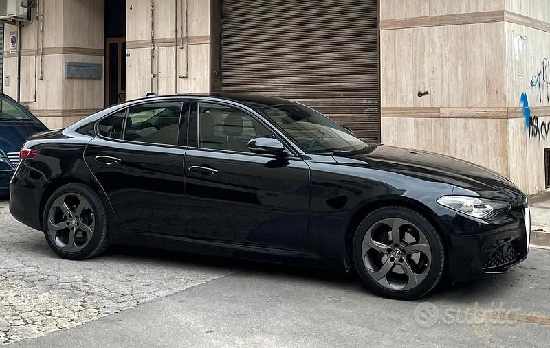 Usata Alfa Romeo Giulia 150 CV (110 kW) 2018 Nero Berlina