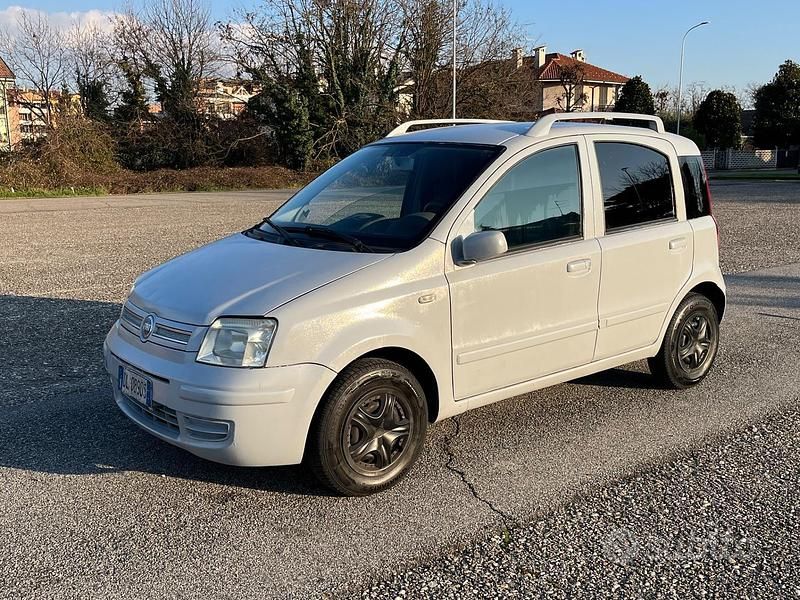Grigio Usata 2006 Fiat Panda Tre volumi | 2200 € (Buon prezzo) - Immagine 1/4
