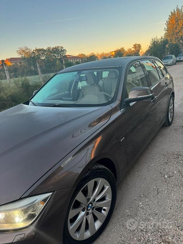 Begagnad BMW 318 90 HK (66 kW) 2013 Brun Kombi